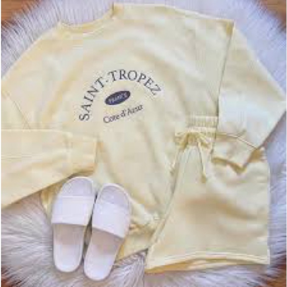 Yellow Saint-Tropez sweatshirt like new